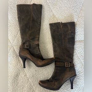 Gianni Bini knee-high brown leather boots